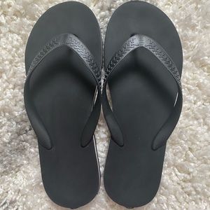 GAP Body Sz 7-8 Flip Flops Black w/Pink & White Side Stripes
